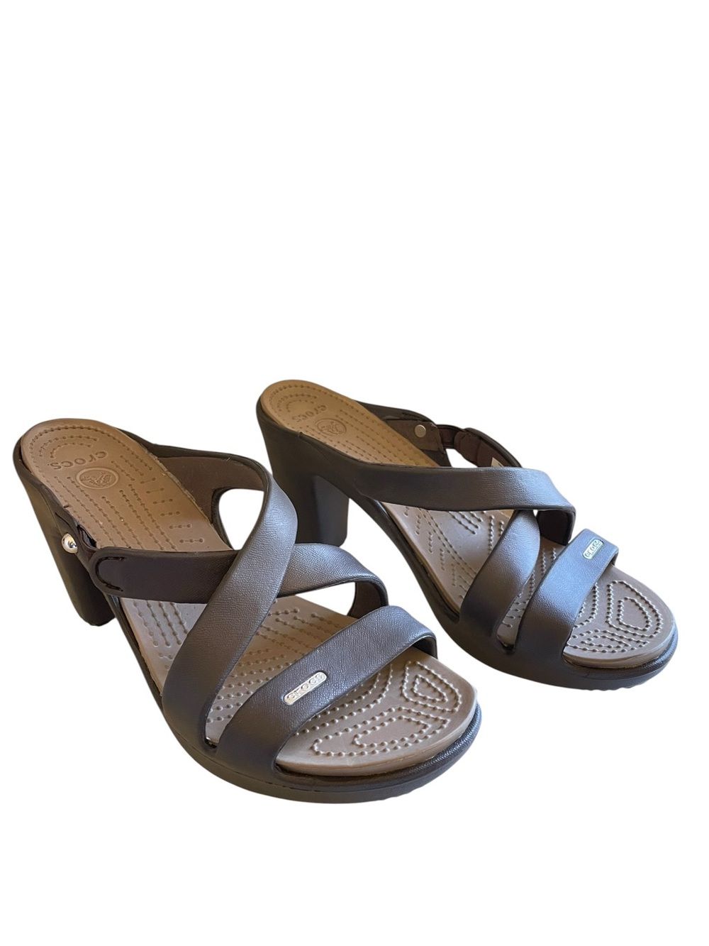 Crocs Cyprus IV Heels in dark brown strappy design and a block heel NWOT